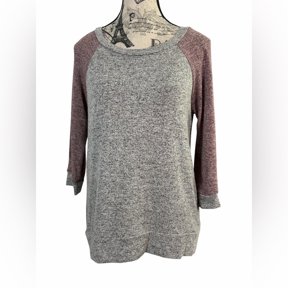 Pink Clover Heathered Gray Red Sleeves Soft Knit Top Size M Casual comfort